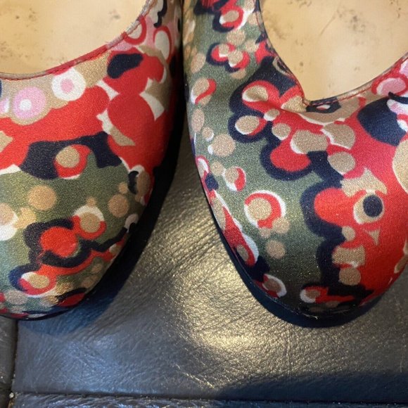 Colorful Red White Green Black Closed Toe 3” Louboutin Slingbacks w/Red Bottoms - Picture 2 of 11